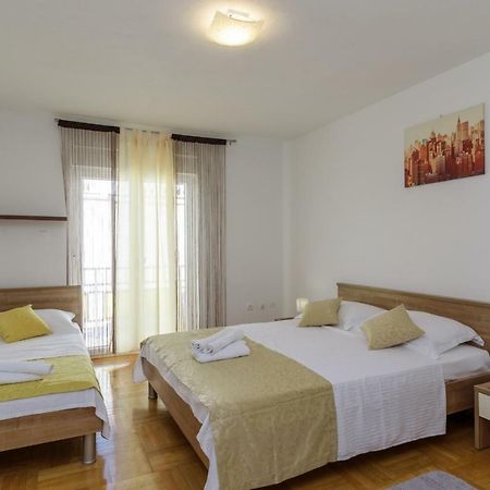 Renic Apartmani Kaštela Esterno foto