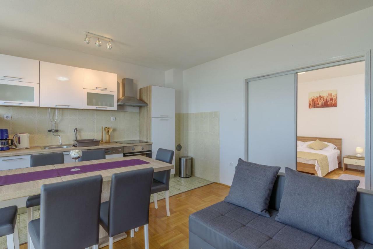 Renic Apartmani Kaštela Esterno foto