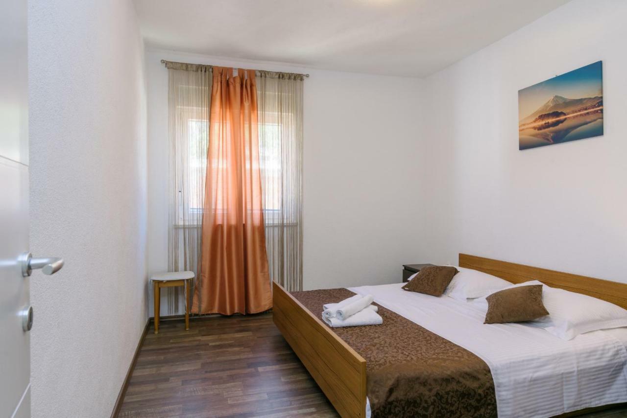 Renic Apartmani Kaštela Esterno foto