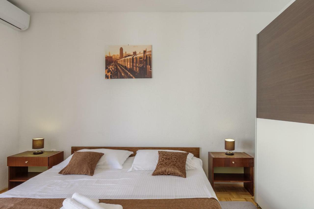 Renic Apartmani Kaštela Esterno foto