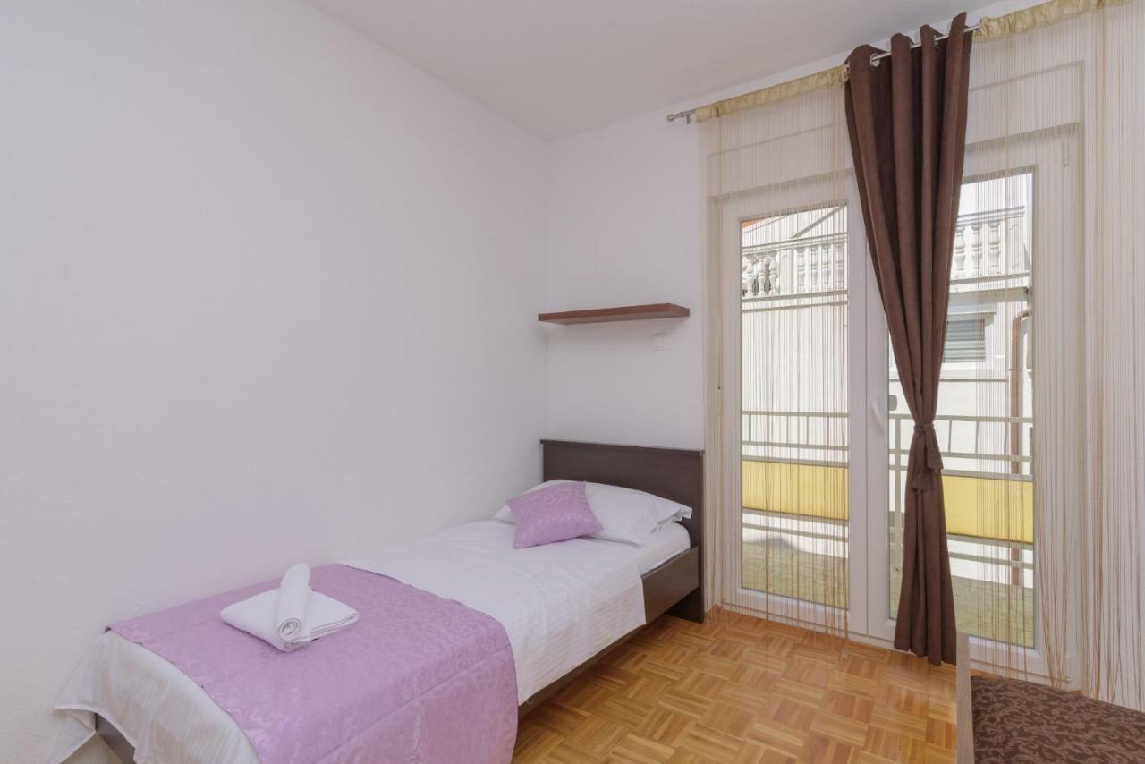 Renic Apartmani Kaštela Esterno foto