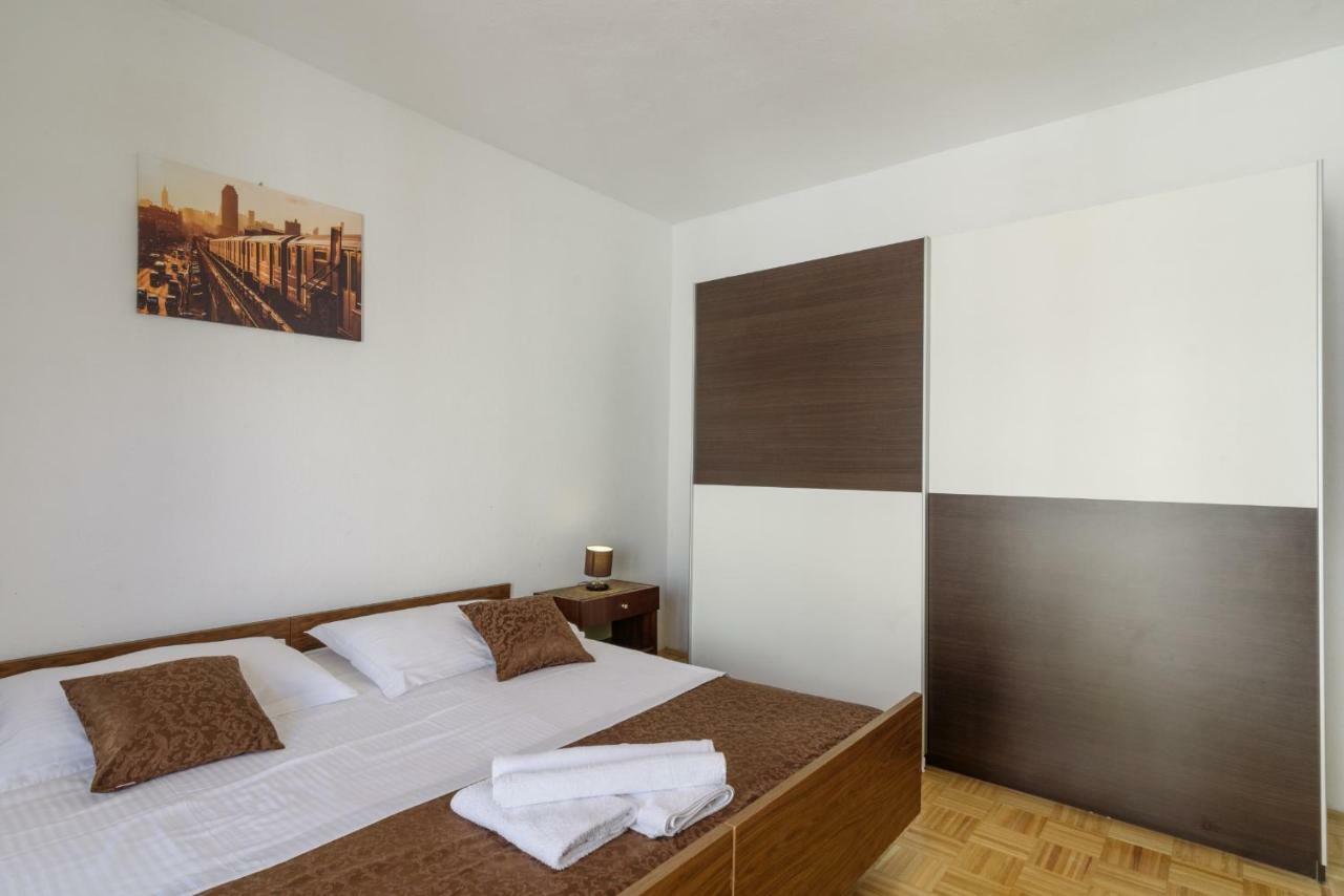 Renic Apartmani Kaštela Esterno foto