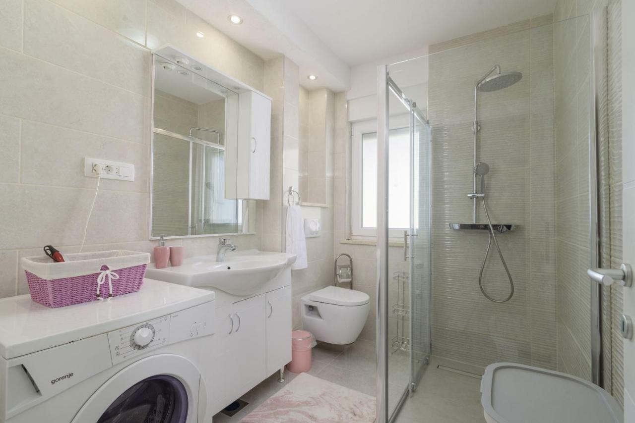 Renic Apartmani Kaštela Esterno foto