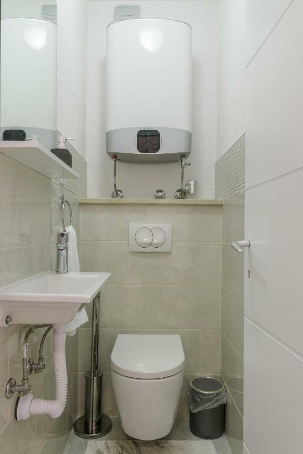 Renic Apartmani Kaštela Esterno foto