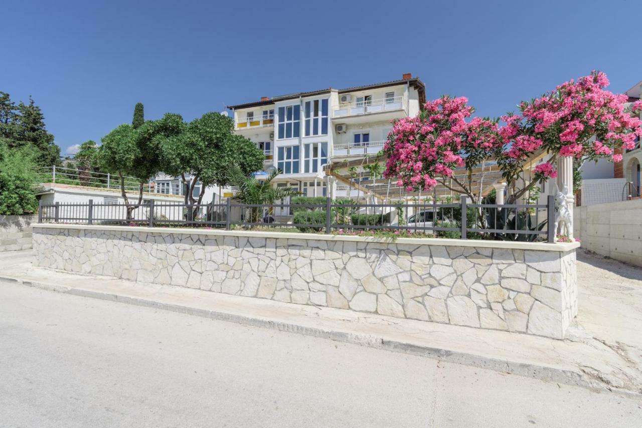 Renic Apartmani Kaštela Esterno foto